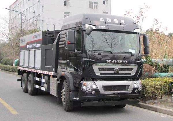 路面养护车