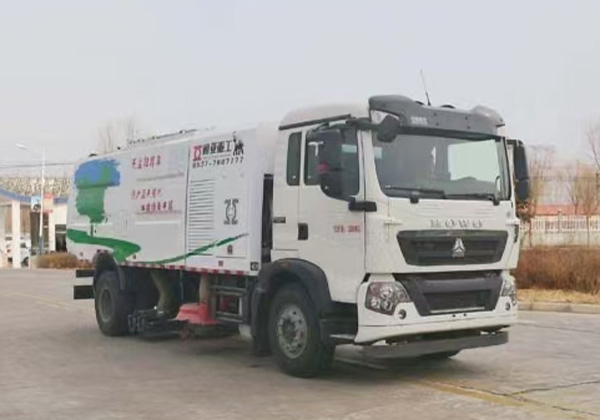 扫路车