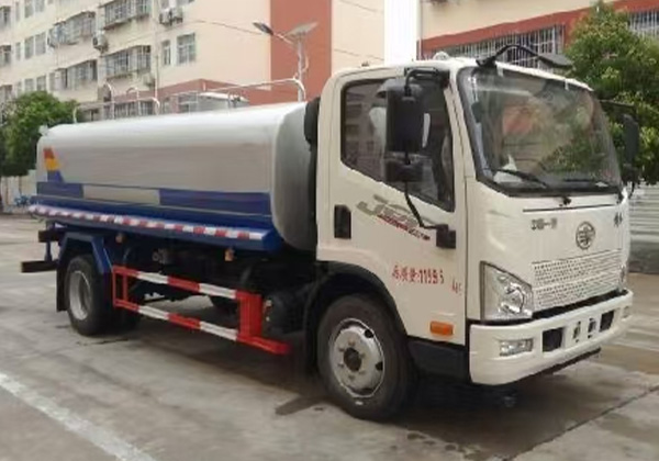绿化喷洒车