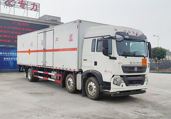 爆破器材运输车