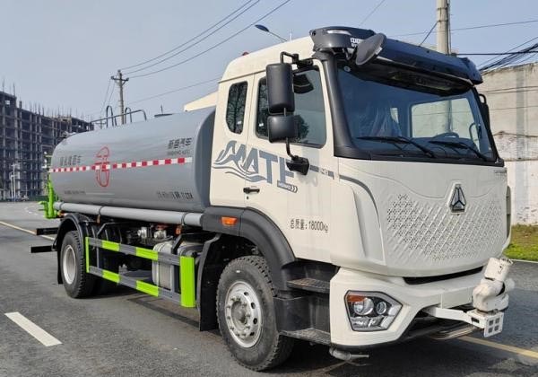 绿化喷洒车